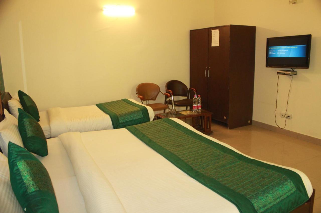 Hotel Smart Plaza Neu-Delhi Exterior foto