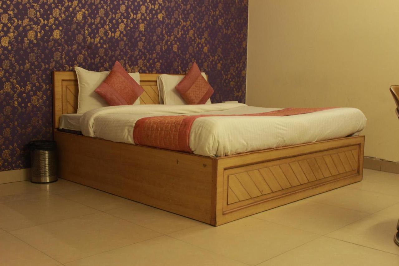 Hotel Smart Plaza Neu-Delhi Exterior foto