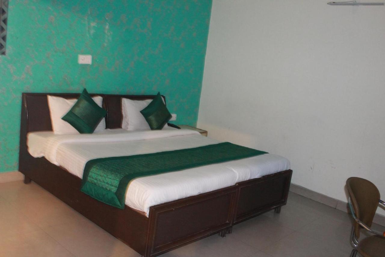Hotel Smart Plaza Neu-Delhi Exterior foto