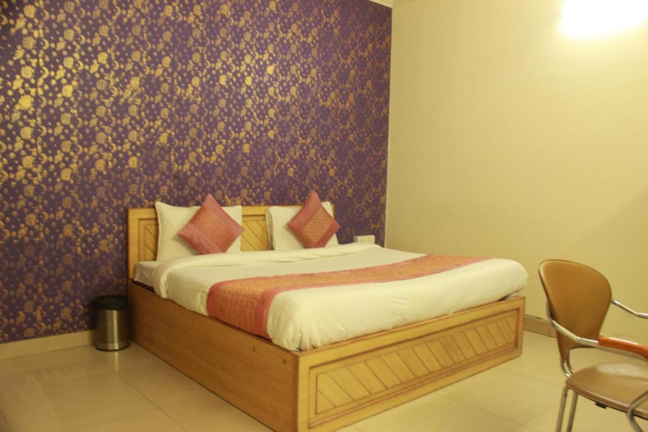 Hotel Smart Plaza Neu-Delhi Exterior foto