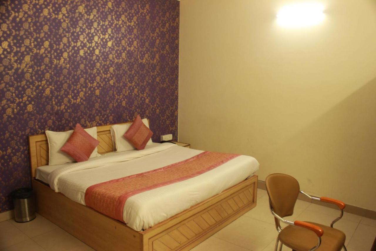 Hotel Smart Plaza Neu-Delhi Exterior foto